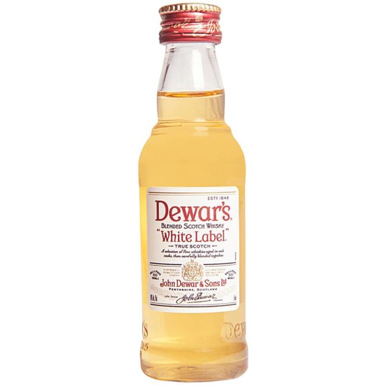 Dewars white label. Dewar's White Label Scotch Whisky. Скотч Dewars White Label. Dewar's White Label Scotch Whisky 1l. Виски лейбл 50 мл.